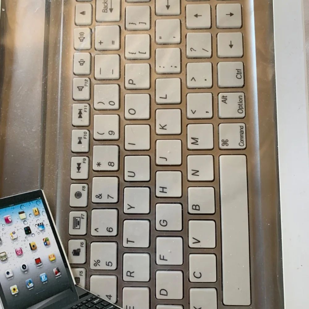 NIB! Mobile Bluetooth Keyboard for iPad Air in White and Silver!